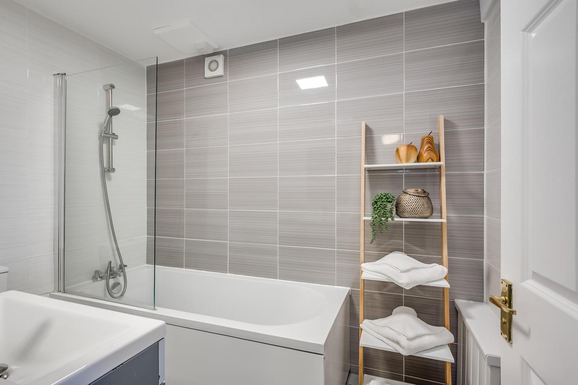 Central Belfast Apartments Queen'S Hideaway Exteriör bild